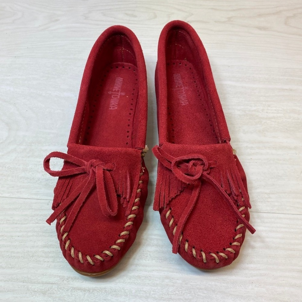Minnetonka Womens 10 Moccasins Kilty Fringe Red Suede Flat Loafer Driving Shoe